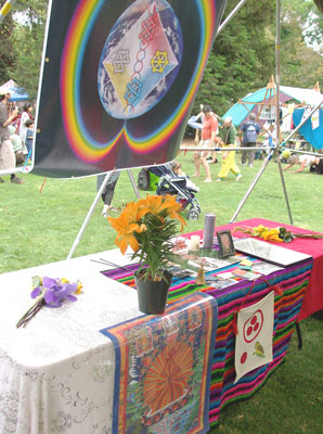 http://www.planetartnetwork.info/images/pan_reports_images/overtone-moon/wef42/vigil-altar2.jpg